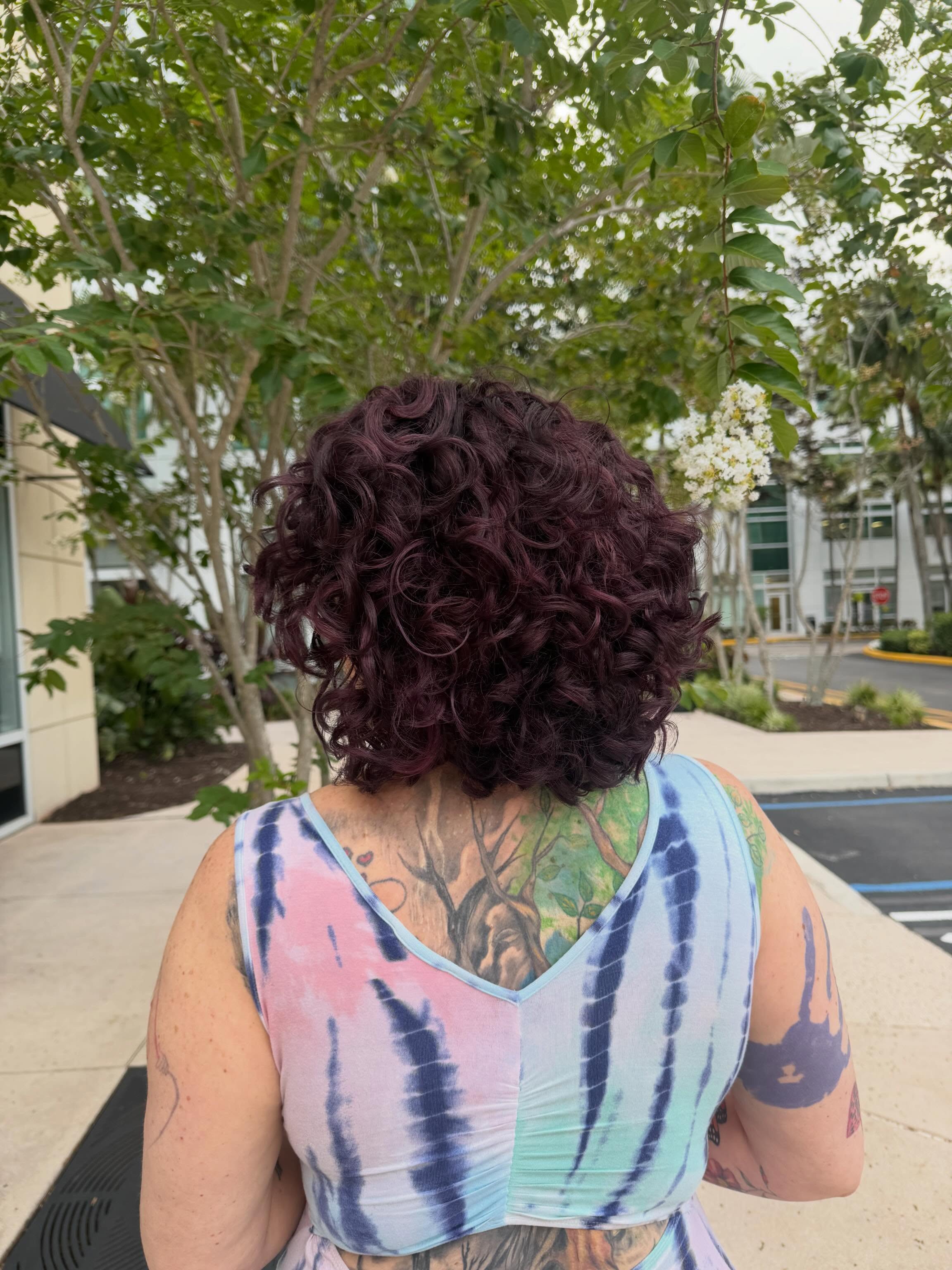 Dimensional deep violet color on short, defined curls